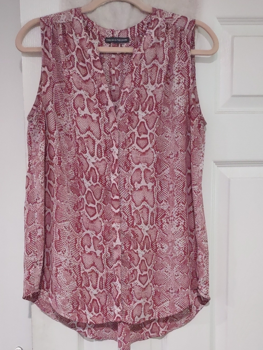 Chelsea & Theodore Pink Snake-Print Sleeveless Blouse Size Large EUC